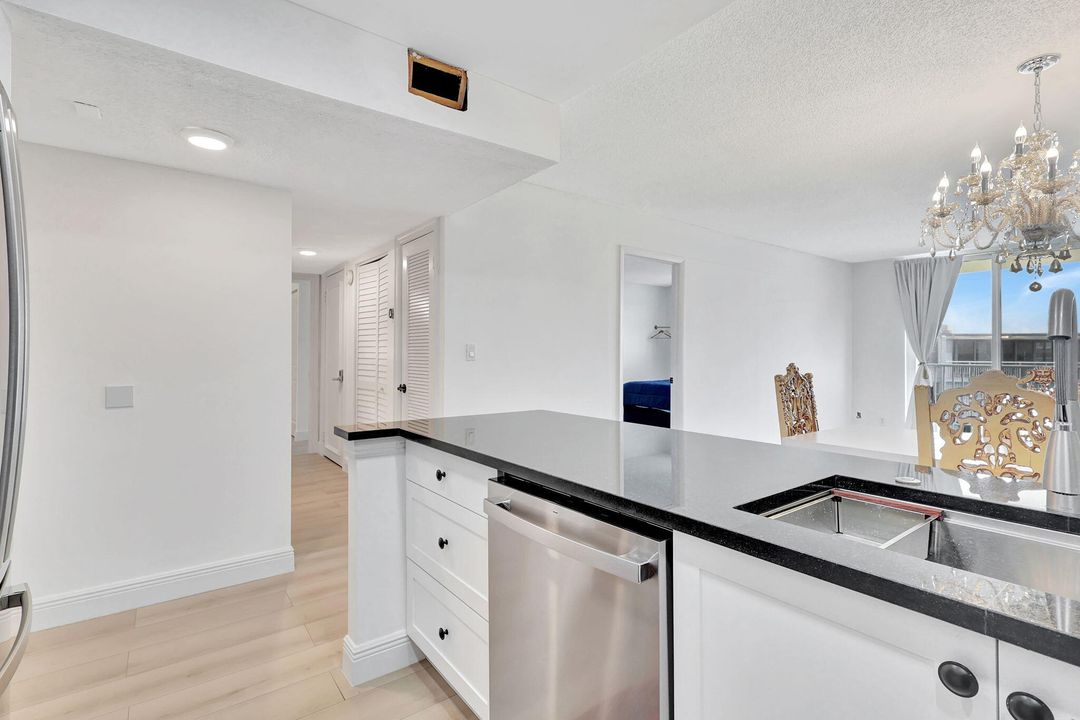 For Rent: $3,300 (2 beds, 2 baths, 983 Square Feet)