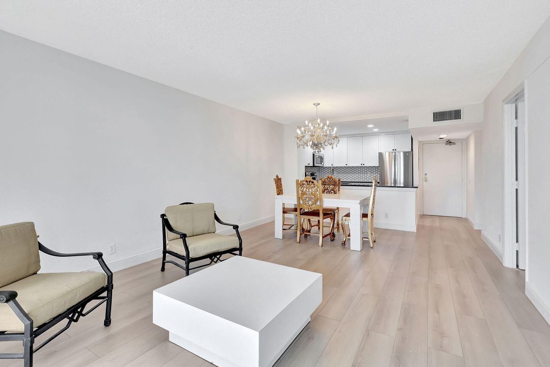 For Rent: $3,300 (2 beds, 2 baths, 983 Square Feet)