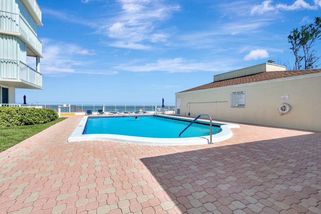 For Rent: $3,300 (2 beds, 2 baths, 983 Square Feet)