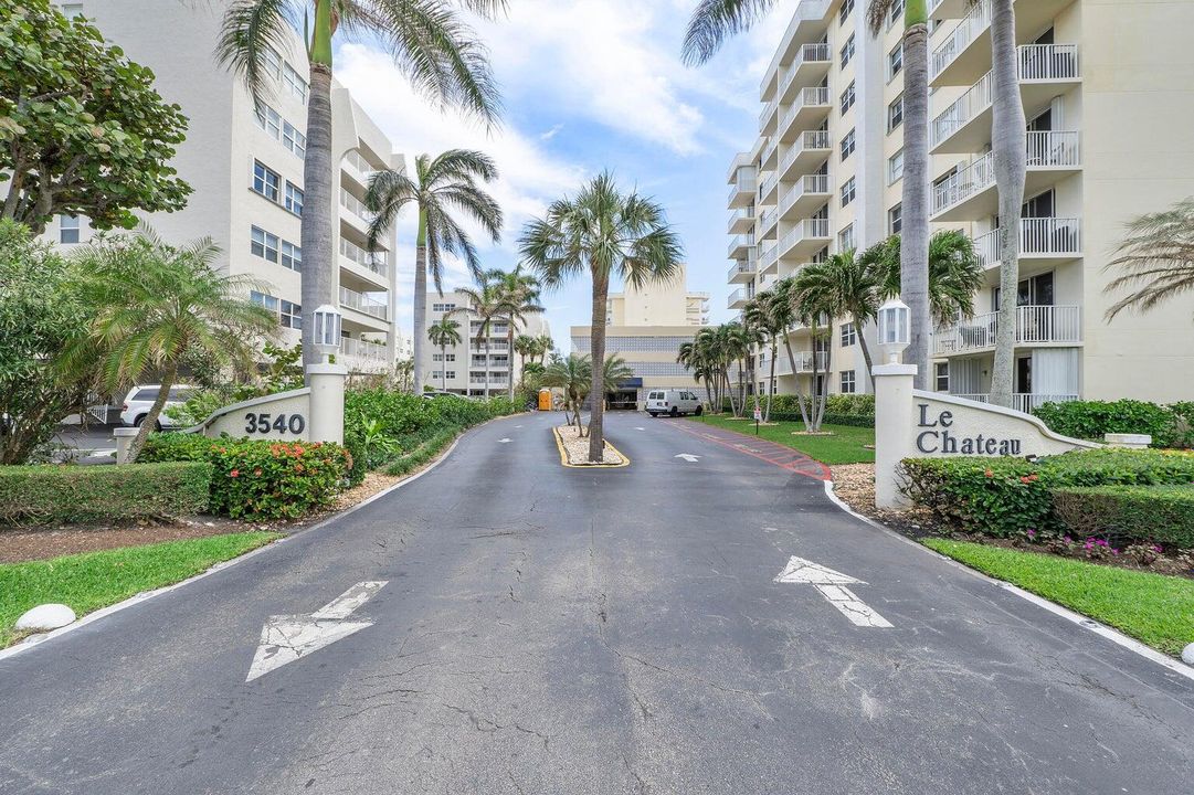 For Rent: $3,300 (2 beds, 2 baths, 983 Square Feet)