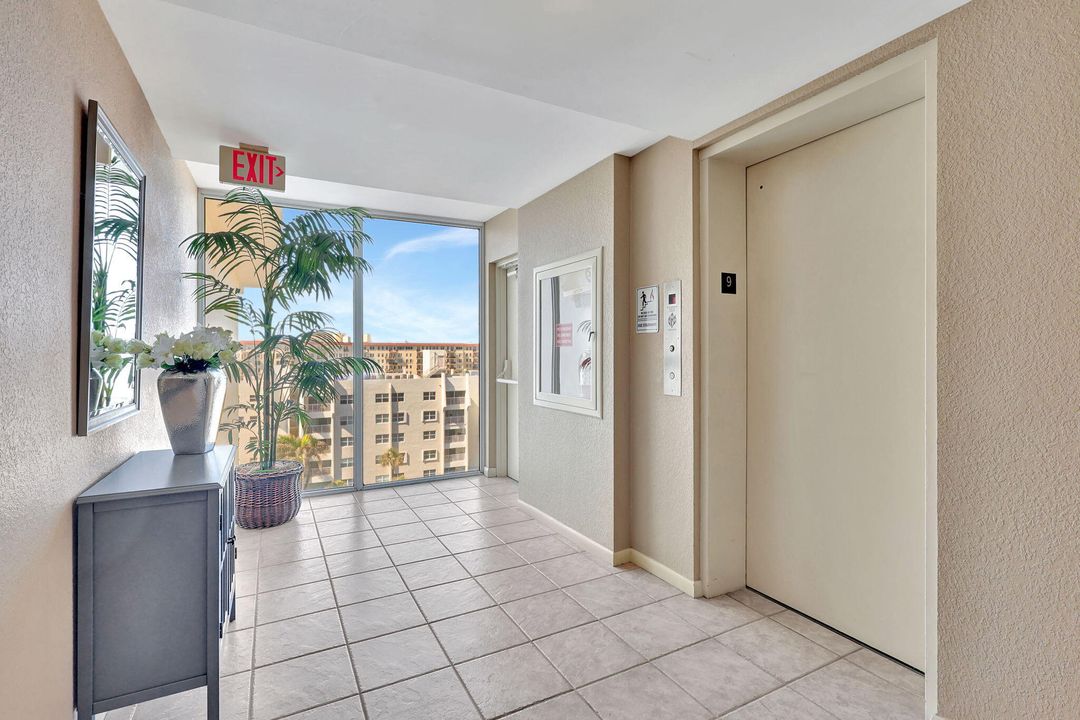 For Rent: $3,300 (2 beds, 2 baths, 983 Square Feet)