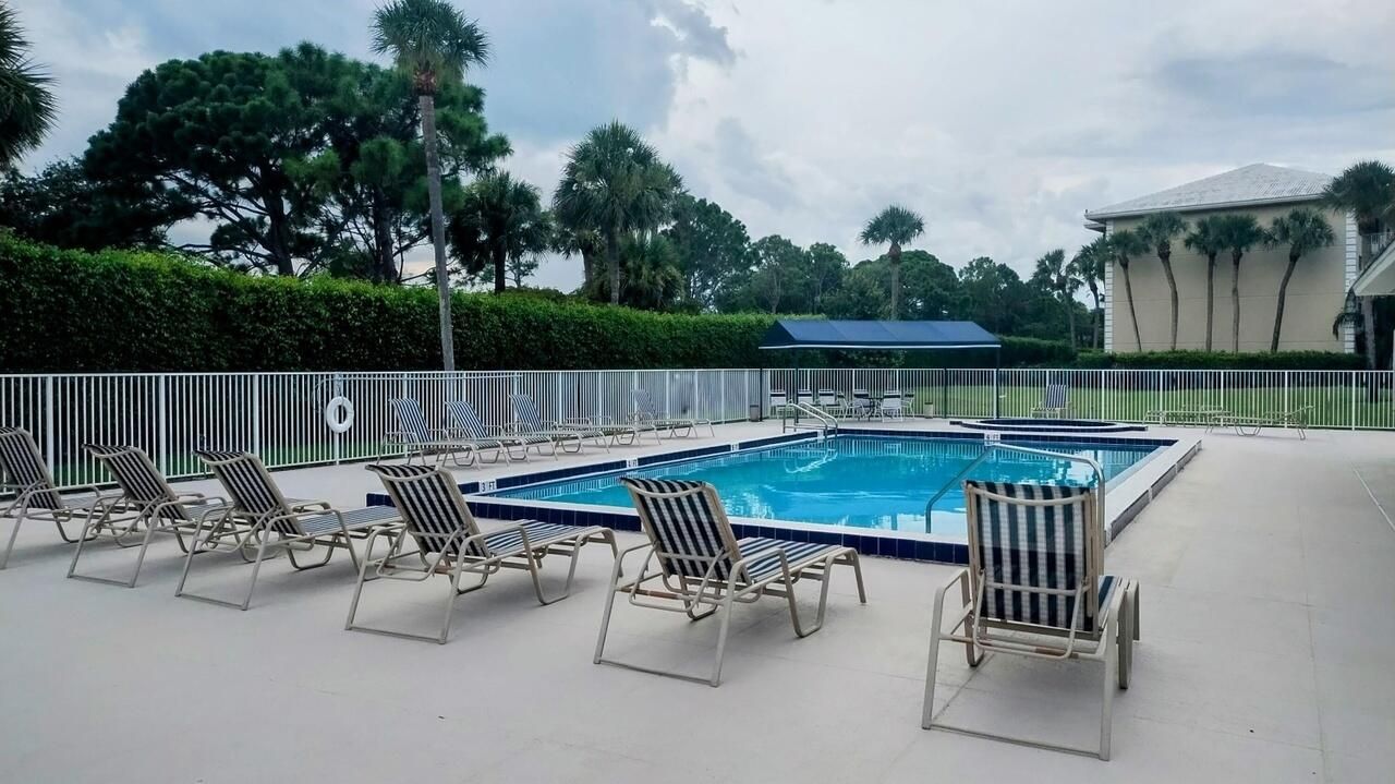 На продажу: $165,000 (2 спален, 2 ванн, 1437 Квадратных фут)