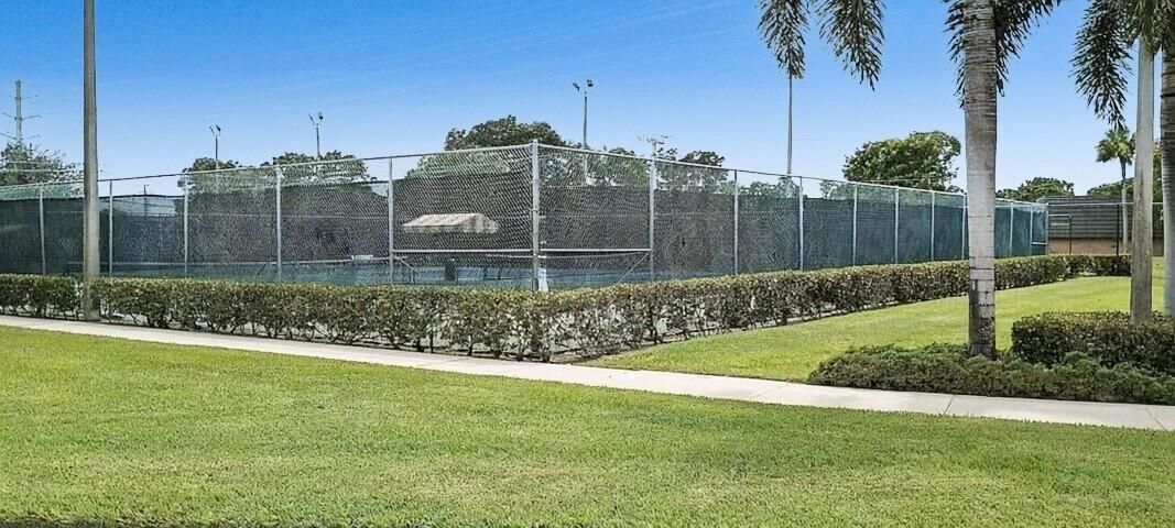 На продажу: $165,000 (2 спален, 2 ванн, 1437 Квадратных фут)