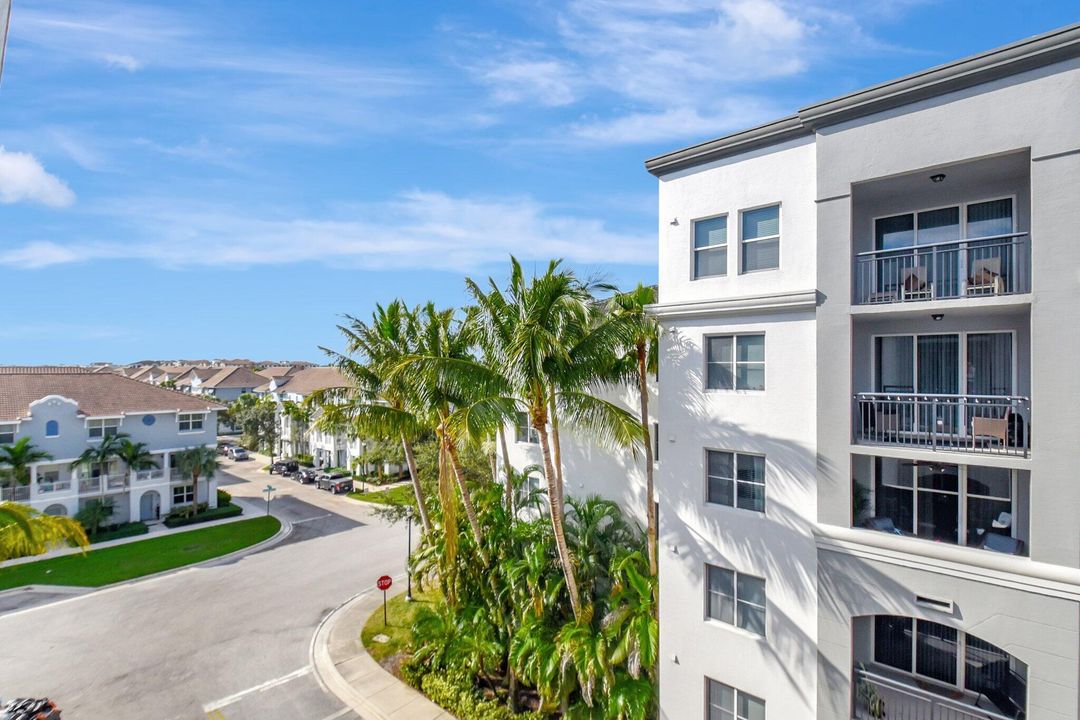 For Sale: $249,000 (2 beds, 2 baths, 1012 Square Feet)