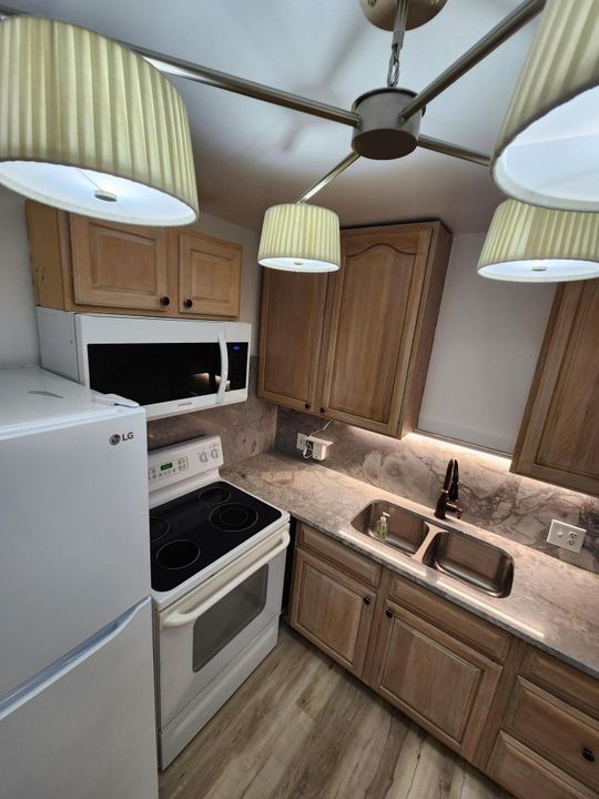 For Rent: $1,600 (1 beds, 1 baths, 600 Square Feet)