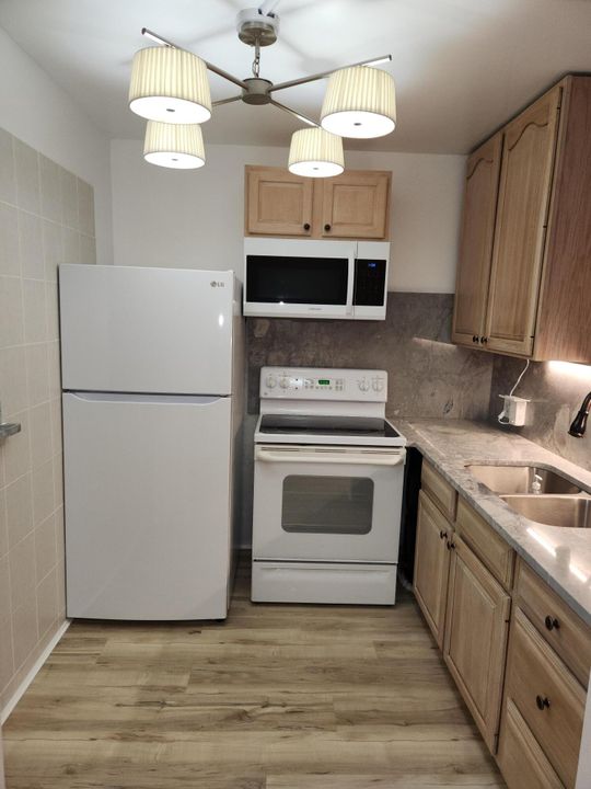 For Rent: $1,600 (1 beds, 1 baths, 600 Square Feet)