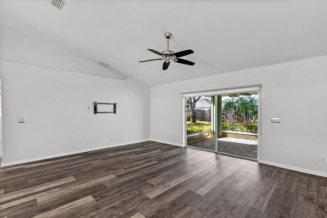 На продажу: $379,900 (3 спален, 2 ванн, 1376 Квадратных фут)