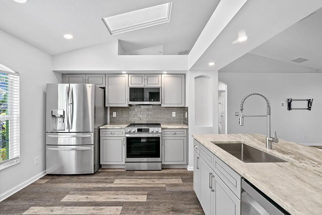 На продажу: $379,900 (3 спален, 2 ванн, 1376 Квадратных фут)