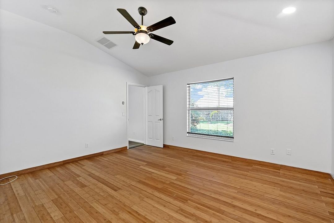 На продажу: $379,900 (3 спален, 2 ванн, 1376 Квадратных фут)