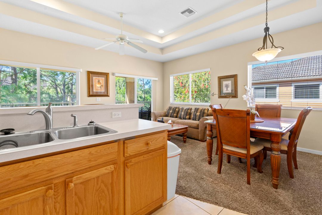 На продажу: $239,000 (2 спален, 2 ванн, 1312 Квадратных фут)