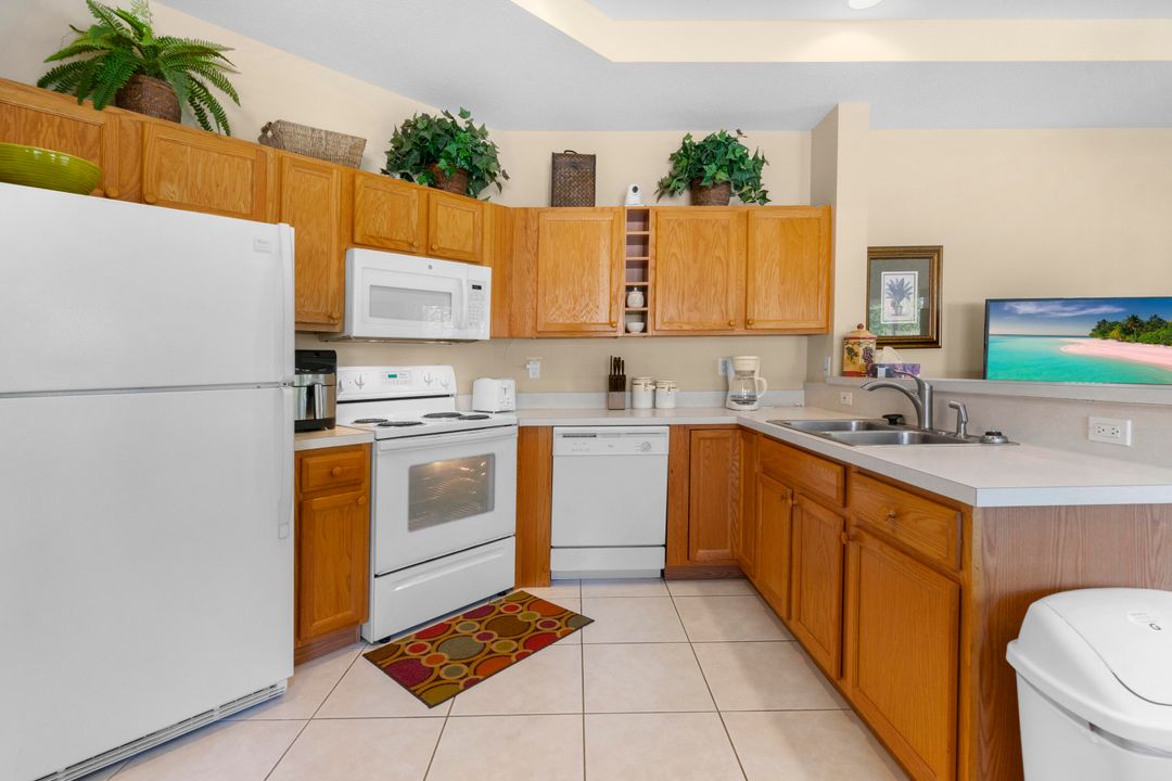 На продажу: $239,000 (2 спален, 2 ванн, 1312 Квадратных фут)