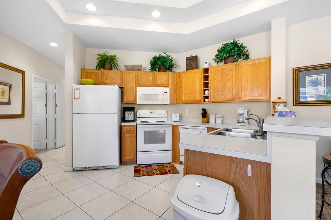 На продажу: $239,000 (2 спален, 2 ванн, 1312 Квадратных фут)