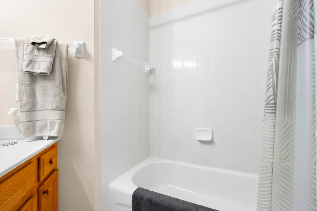 На продажу: $239,000 (2 спален, 2 ванн, 1312 Квадратных фут)