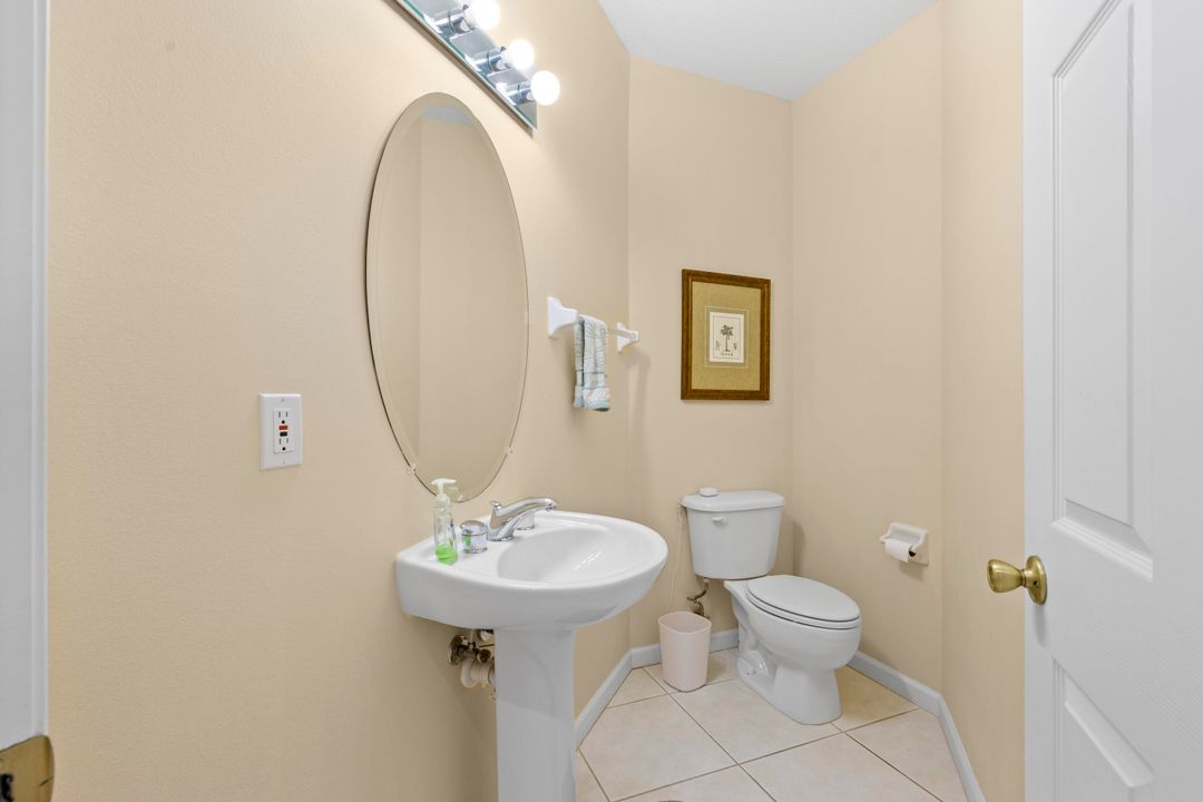 На продажу: $239,000 (2 спален, 2 ванн, 1312 Квадратных фут)