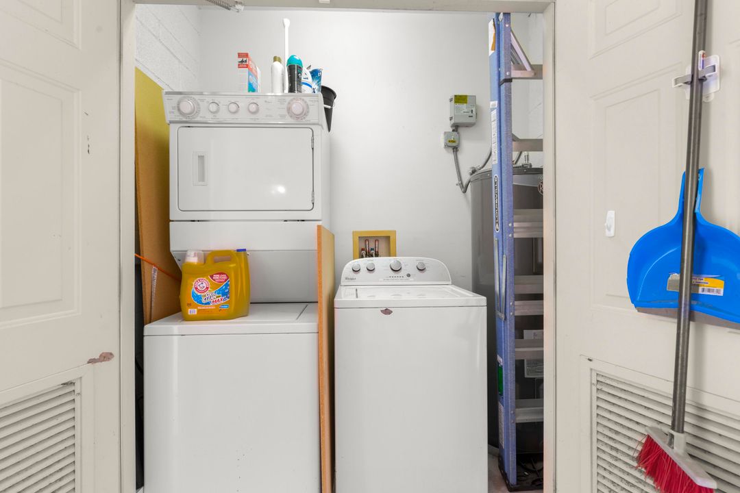 На продажу: $239,000 (2 спален, 2 ванн, 1312 Квадратных фут)