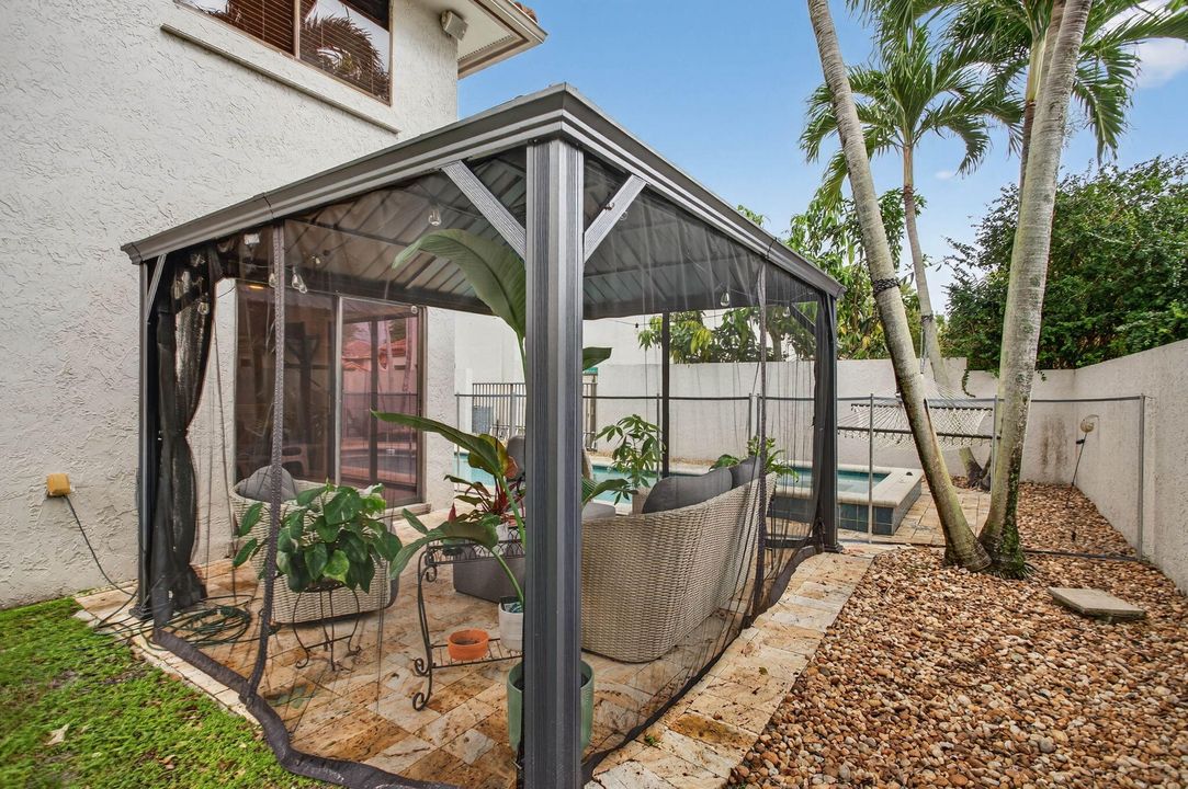 На продажу: $650,000 (3 спален, 2 ванн, 1912 Квадратных фут)