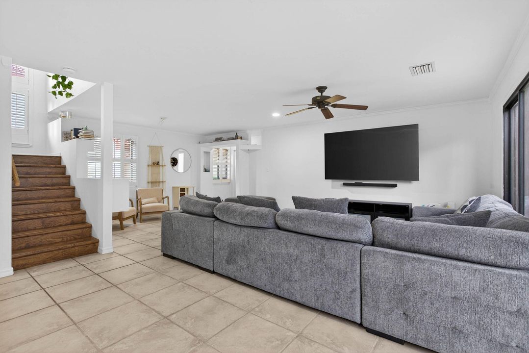 На продажу: $650,000 (3 спален, 2 ванн, 1912 Квадратных фут)