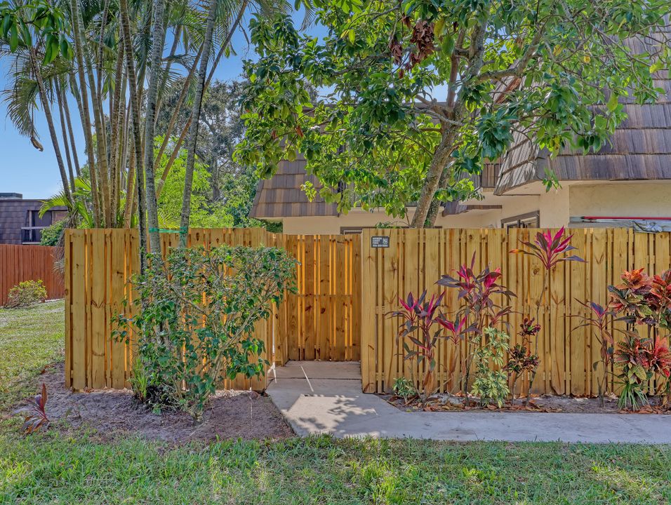 For Rent: $2,250 (2 beds, 2 baths, 1468 Square Feet)