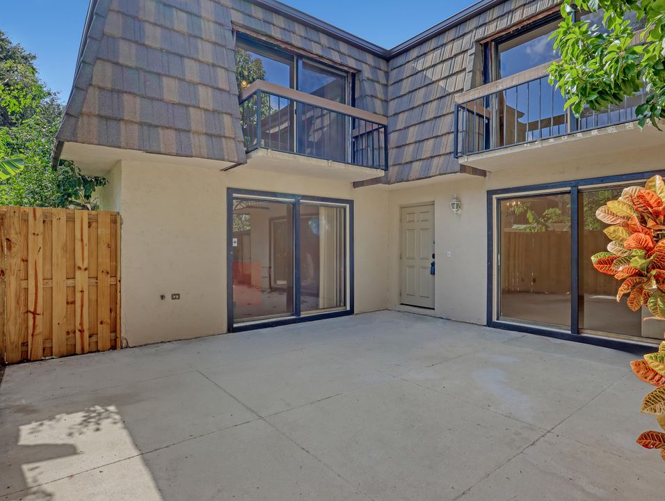 For Rent: $2,250 (2 beds, 2 baths, 1468 Square Feet)