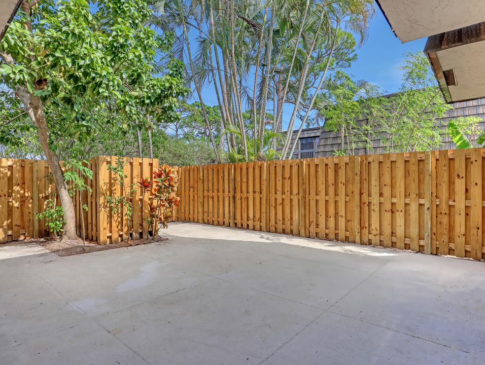 For Rent: $2,250 (2 beds, 2 baths, 1468 Square Feet)