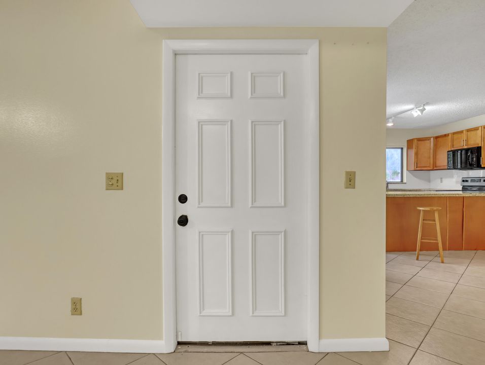 For Rent: $2,250 (2 beds, 2 baths, 1468 Square Feet)