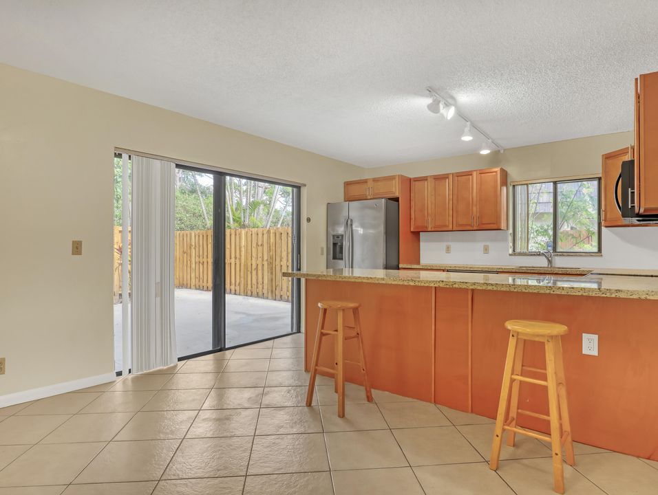 For Rent: $2,250 (2 beds, 2 baths, 1468 Square Feet)