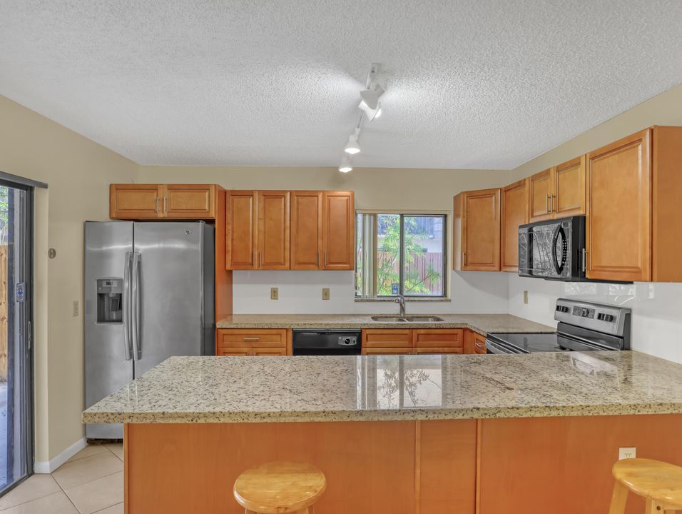 For Rent: $2,250 (2 beds, 2 baths, 1468 Square Feet)