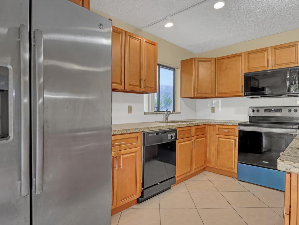 For Rent: $2,250 (2 beds, 2 baths, 1468 Square Feet)