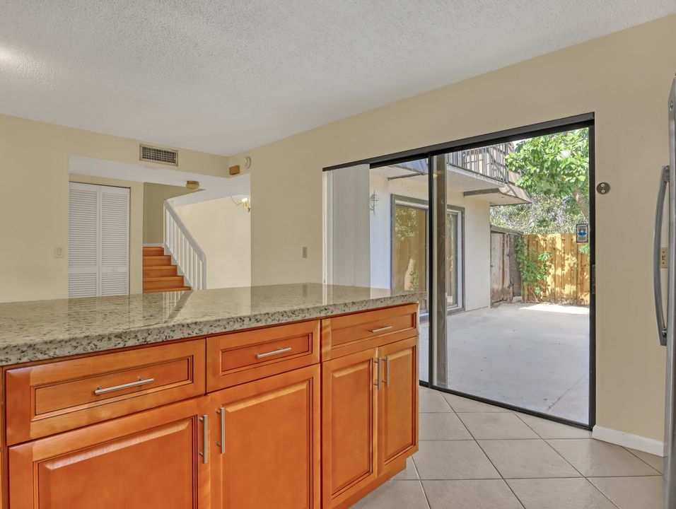 For Rent: $2,250 (2 beds, 2 baths, 1468 Square Feet)