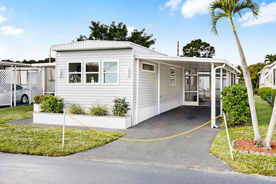 For Sale: $169,500 (2 beds, 1 baths, 720 Square Feet)