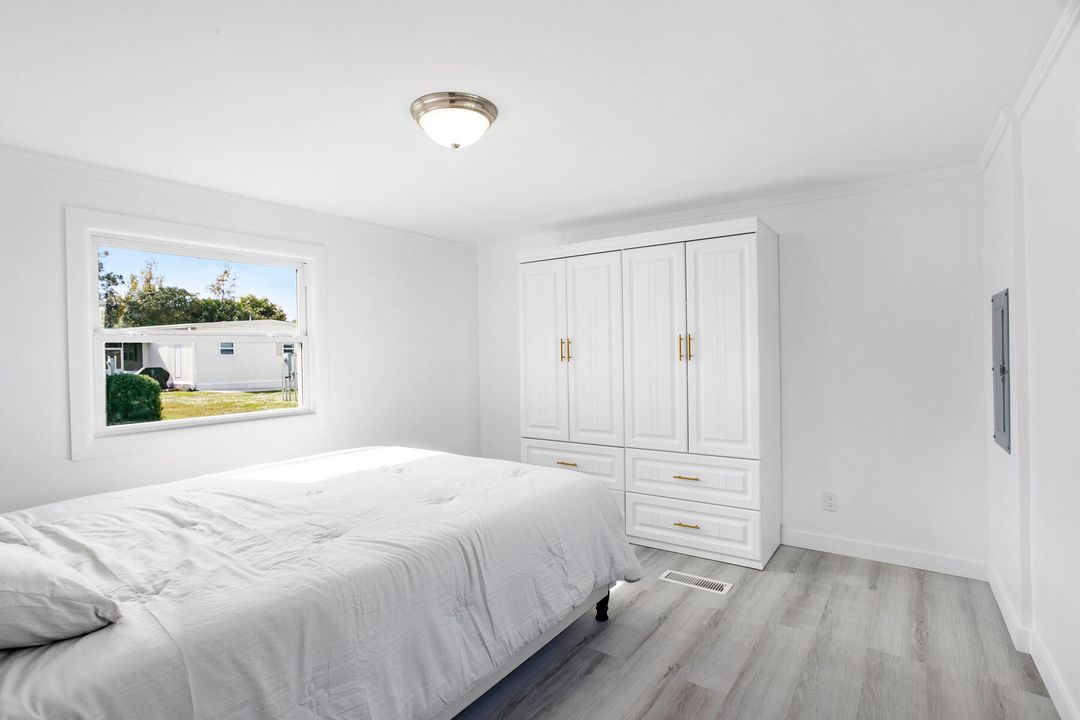 For Sale: $169,500 (2 beds, 1 baths, 720 Square Feet)