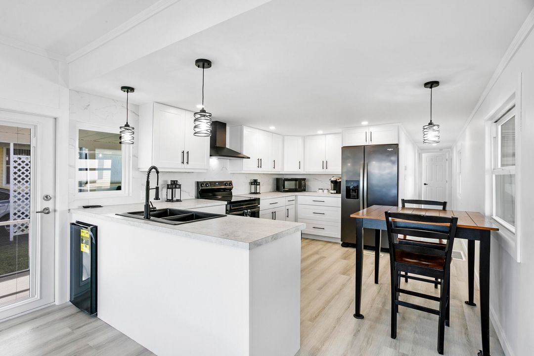 For Sale: $169,500 (2 beds, 1 baths, 720 Square Feet)