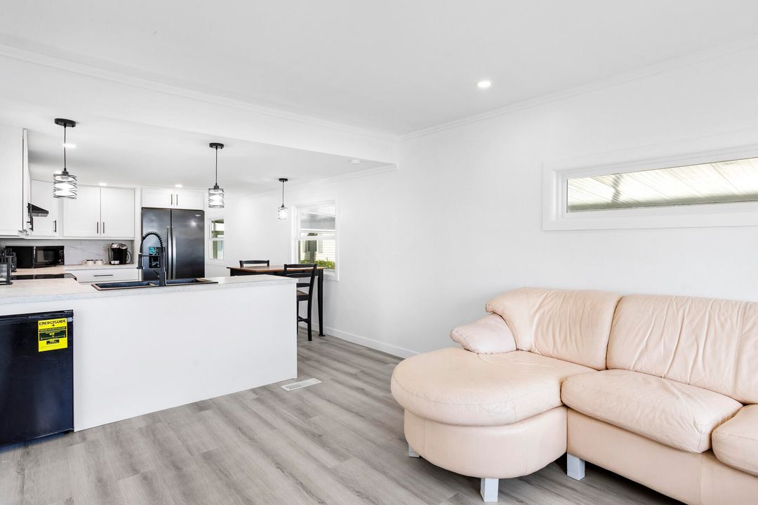 For Sale: $169,500 (2 beds, 1 baths, 720 Square Feet)