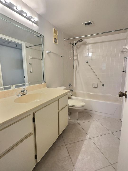 For Rent: $2,300 (2 beds, 2 baths, 1230 Square Feet)