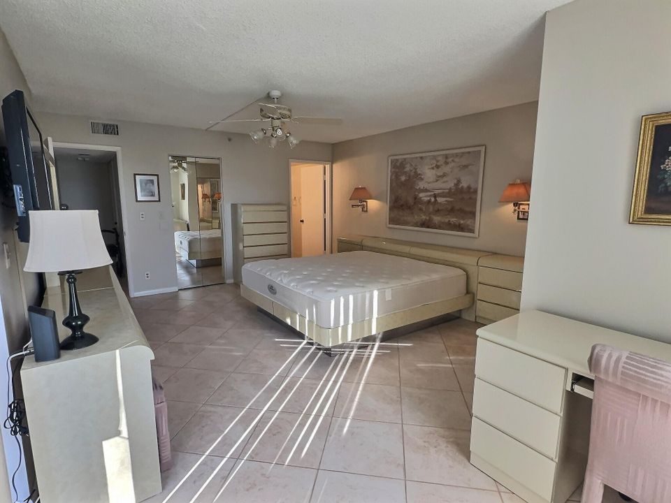 For Rent: $2,300 (2 beds, 2 baths, 1230 Square Feet)