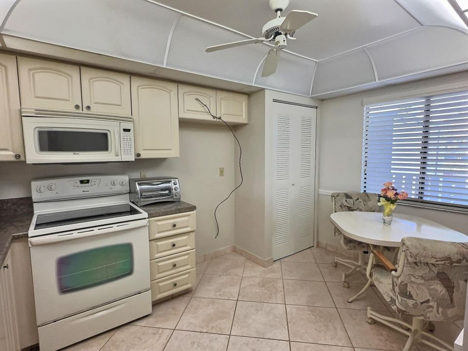 For Rent: $2,300 (2 beds, 2 baths, 1230 Square Feet)