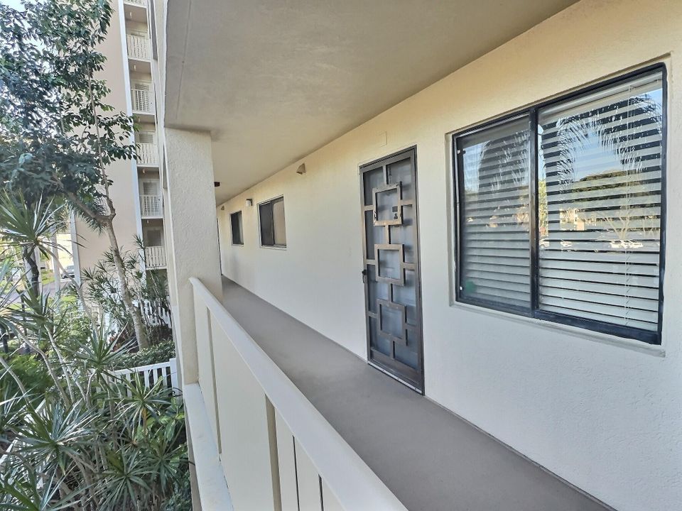 For Rent: $2,300 (2 beds, 2 baths, 1230 Square Feet)