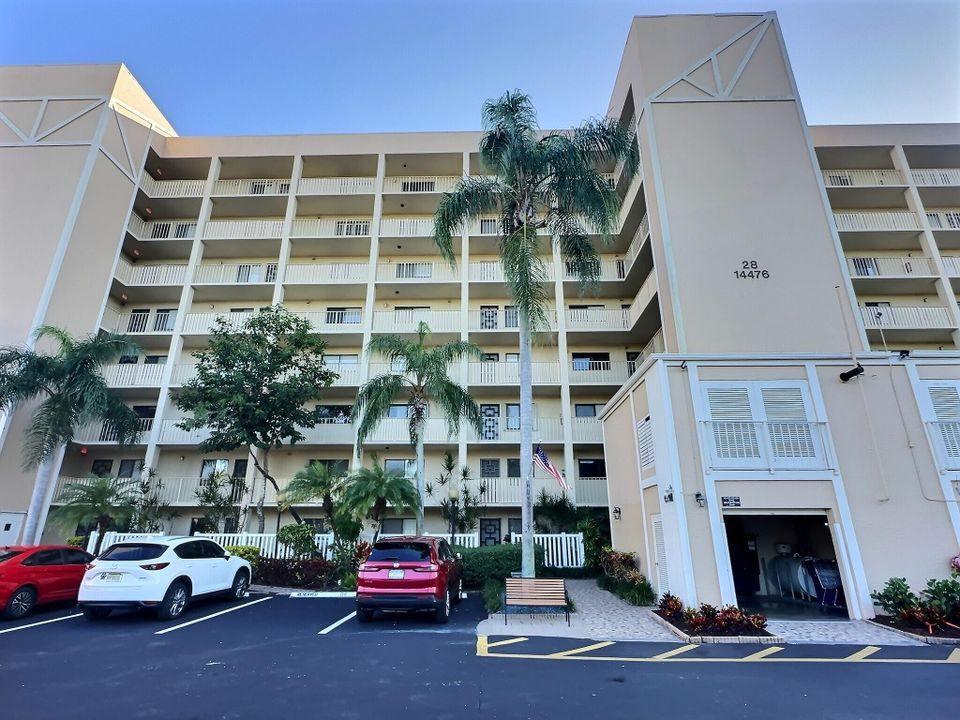 For Rent: $2,300 (2 beds, 2 baths, 1230 Square Feet)