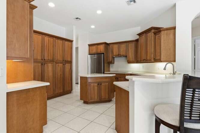 На продажу: $879,000 (4 спален, 3 ванн, 2545 Квадратных фут)