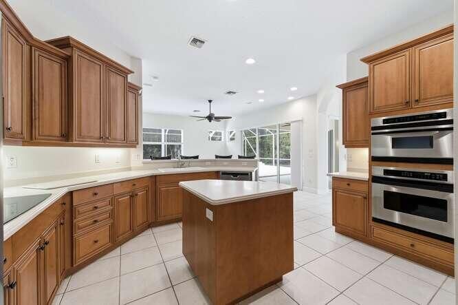 На продажу: $879,000 (4 спален, 3 ванн, 2545 Квадратных фут)