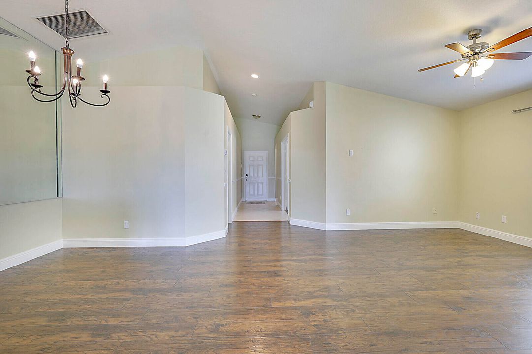 For Rent: $2,200 (3 beds, 2 baths, 1920 Square Feet)