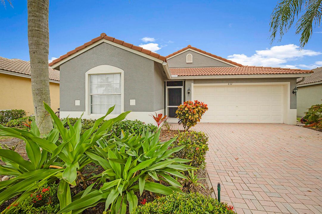 For Rent: $2,200 (3 beds, 2 baths, 1920 Square Feet)