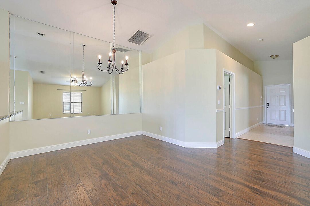 For Rent: $2,200 (3 beds, 2 baths, 1920 Square Feet)