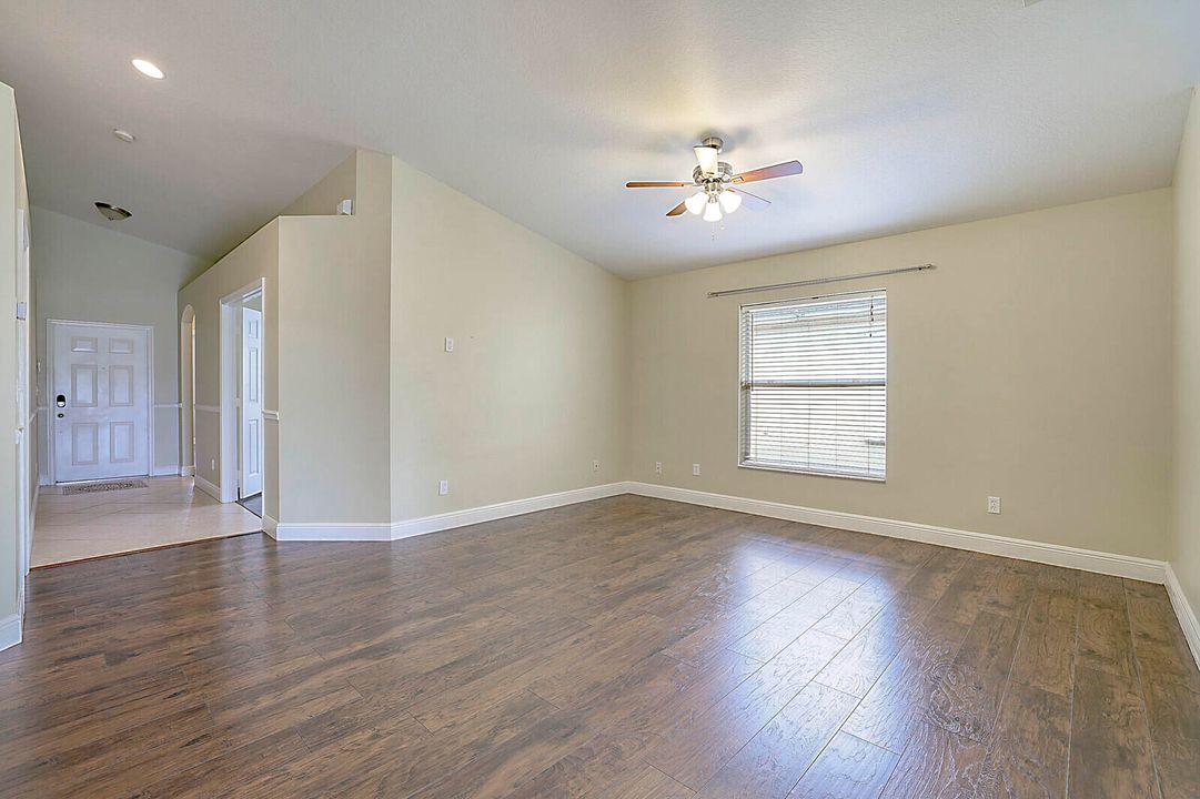 For Rent: $2,200 (3 beds, 2 baths, 1920 Square Feet)