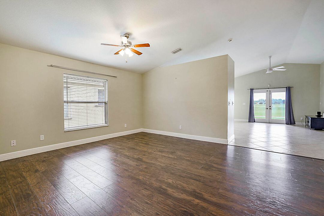 For Rent: $2,200 (3 beds, 2 baths, 1920 Square Feet)