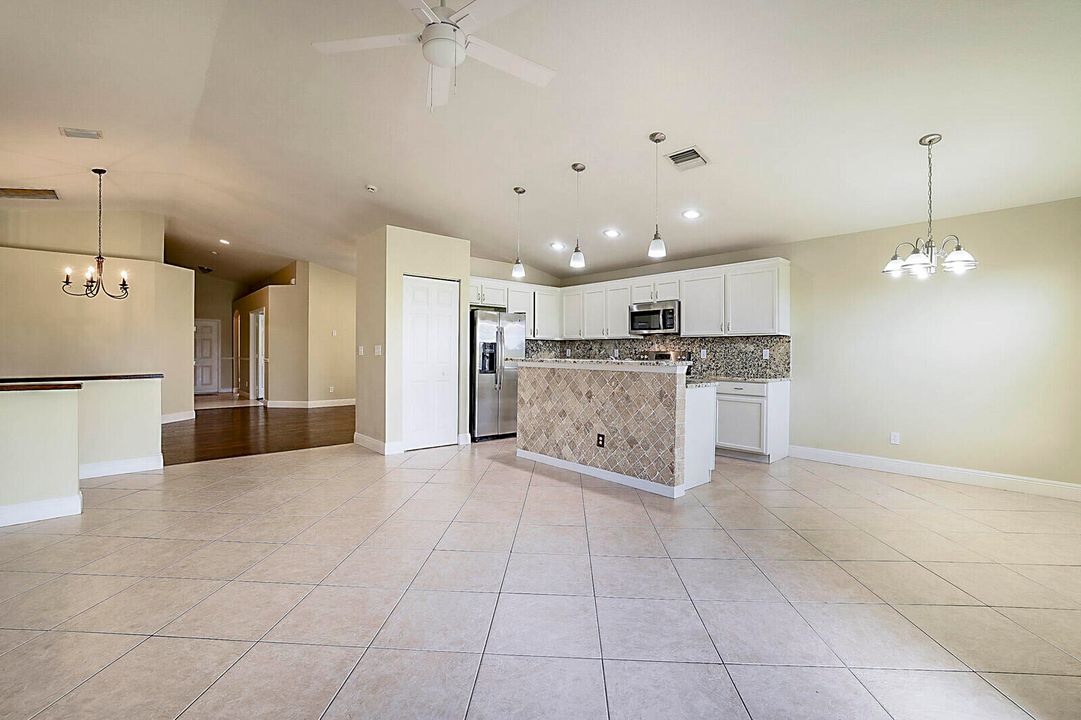 For Rent: $2,200 (3 beds, 2 baths, 1920 Square Feet)