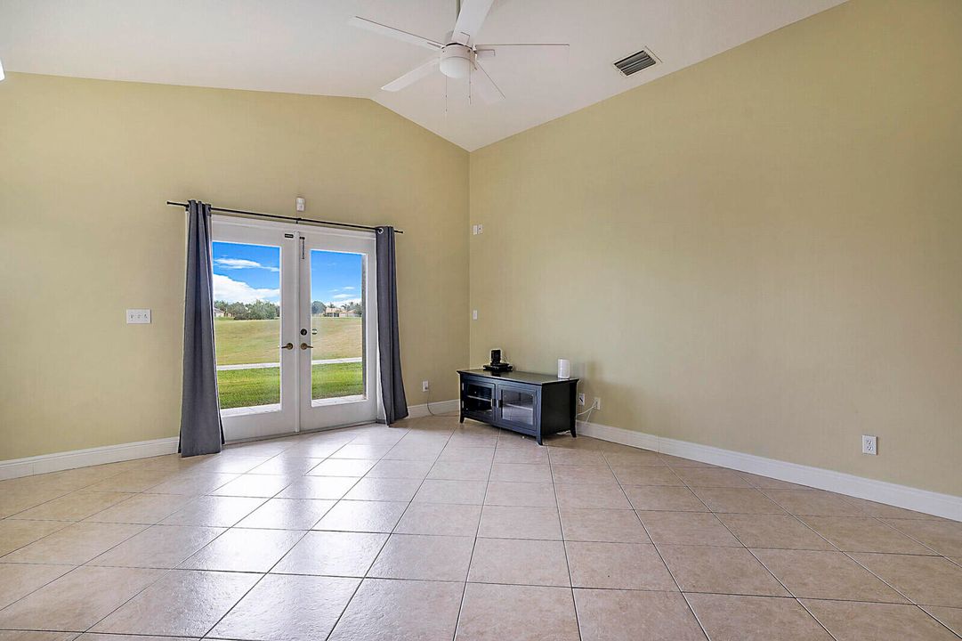 For Rent: $2,200 (3 beds, 2 baths, 1920 Square Feet)