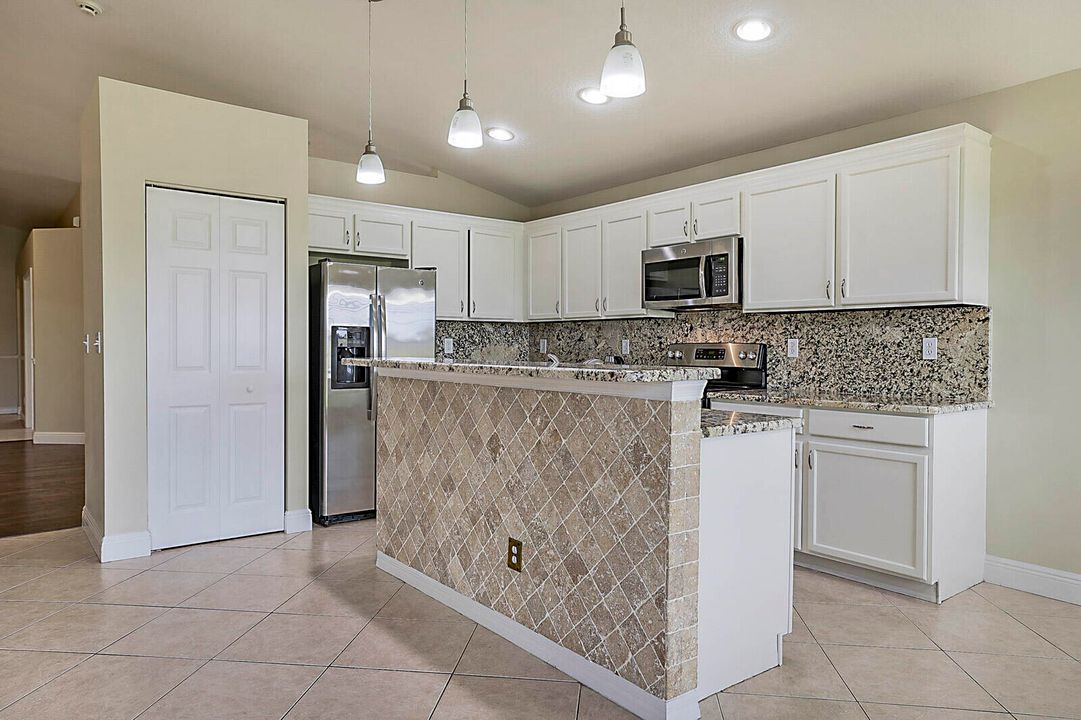 For Rent: $2,200 (3 beds, 2 baths, 1920 Square Feet)