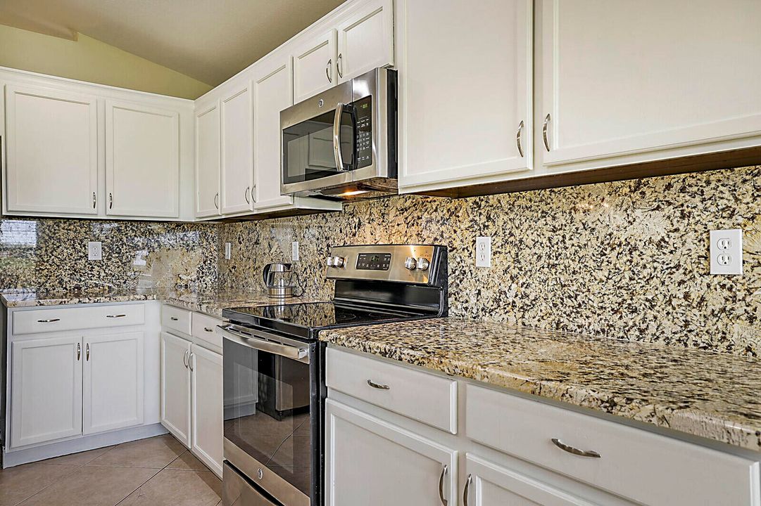 For Rent: $2,200 (3 beds, 2 baths, 1920 Square Feet)