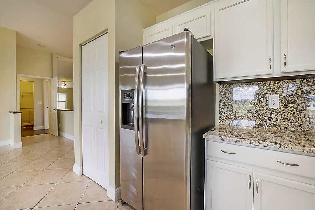 For Rent: $2,200 (3 beds, 2 baths, 1920 Square Feet)